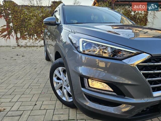 Серый Хендай Туксон, объемом двигателя 2 л и пробегом 21 тыс. км за 22500 $, фото 5 на Automoto.ua