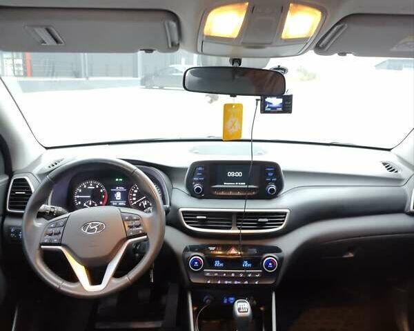 Серый Хендай Туксон, объемом двигателя 2 л и пробегом 60 тыс. км за 19500 $, фото 11 на Automoto.ua