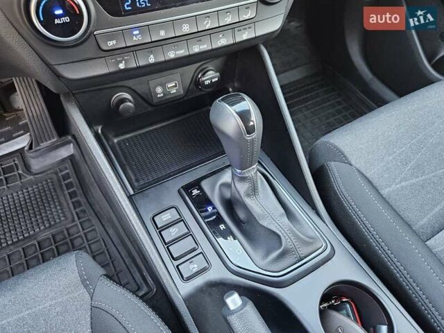 Серый Хендай Туксон, объемом двигателя 2 л и пробегом 21 тыс. км за 22500 $, фото 36 на Automoto.ua