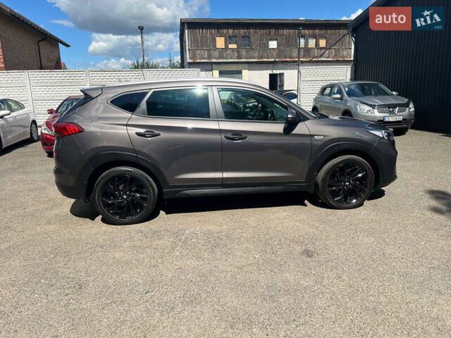 Серый Хендай Туксон, объемом двигателя 1.6 л и пробегом 102 тыс. км за 18500 $, фото 2 на Automoto.ua