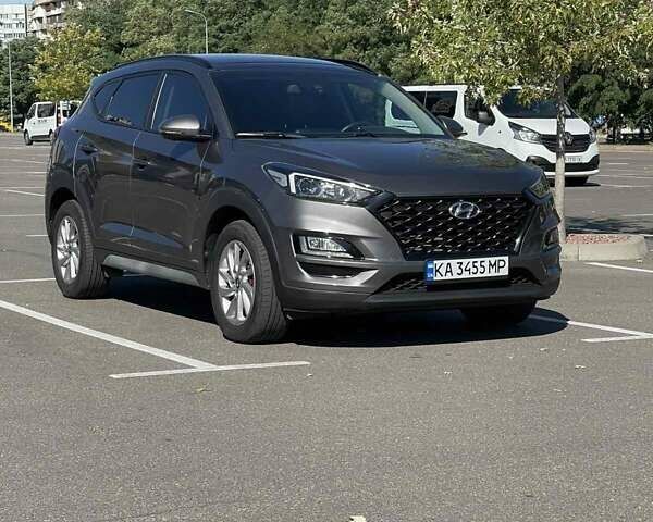 Сірий Хендай Туксон, об'ємом двигуна 2 л та пробігом 81 тис. км за 22000 $, фото 3 на Automoto.ua