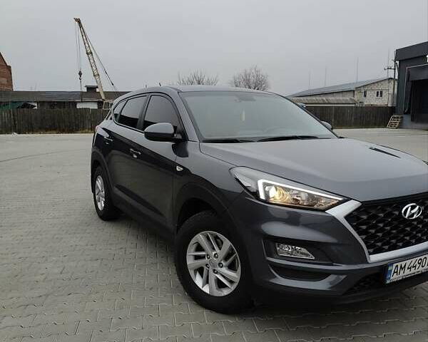 Серый Хендай Туксон, объемом двигателя 2 л и пробегом 60 тыс. км за 19500 $, фото 1 на Automoto.ua