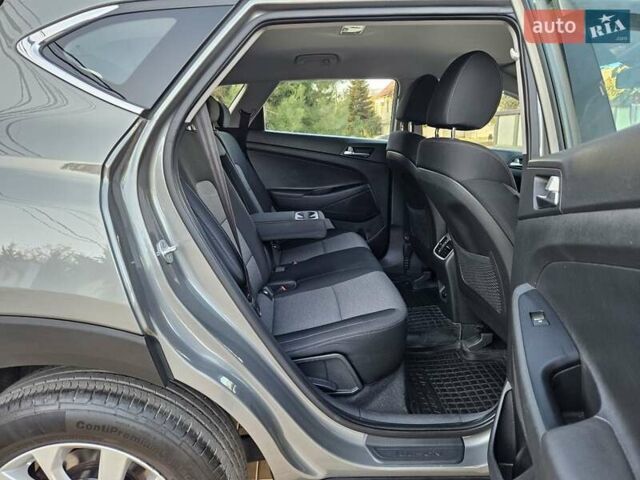 Серый Хендай Туксон, объемом двигателя 2 л и пробегом 21 тыс. км за 22500 $, фото 44 на Automoto.ua