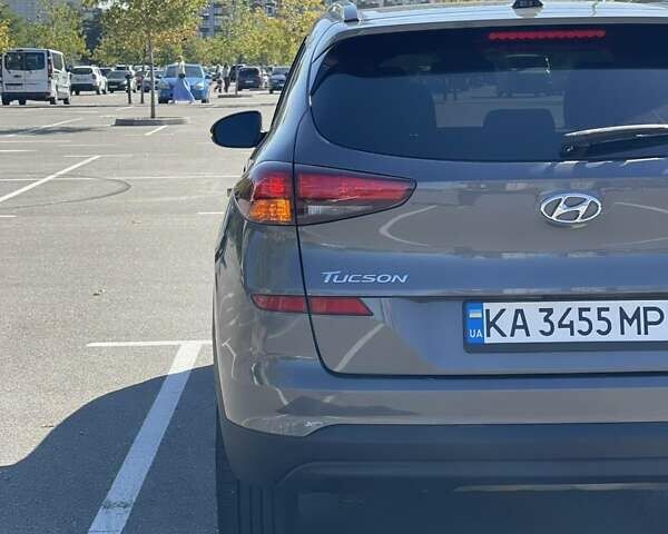 Сірий Хендай Туксон, об'ємом двигуна 2 л та пробігом 81 тис. км за 22000 $, фото 17 на Automoto.ua