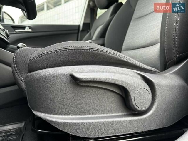 Серый Хендай Туксон, объемом двигателя 2 л и пробегом 32 тыс. км за 22800 $, фото 53 на Automoto.ua