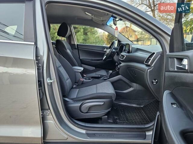 Серый Хендай Туксон, объемом двигателя 2 л и пробегом 21 тыс. км за 22500 $, фото 42 на Automoto.ua