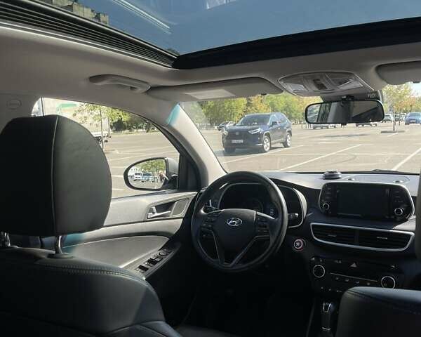 Сірий Хендай Туксон, об'ємом двигуна 2 л та пробігом 81 тис. км за 22000 $, фото 12 на Automoto.ua