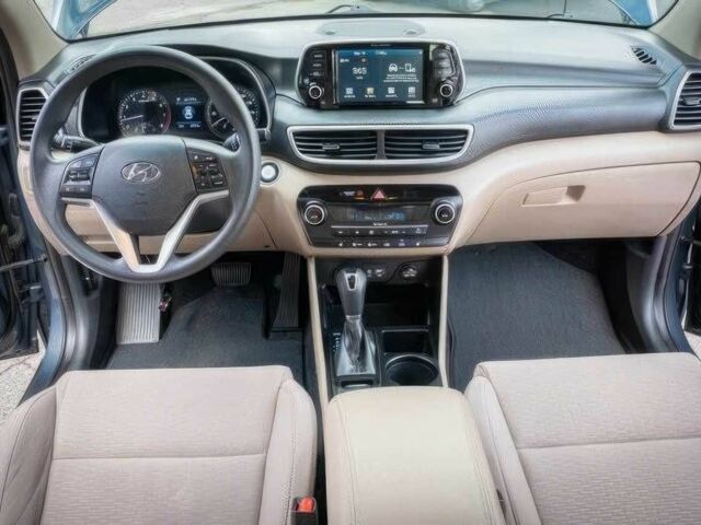 Серый Хендай Туксон, объемом двигателя 2.4 л и пробегом 33 тыс. км за 14000 $, фото 8 на Automoto.ua