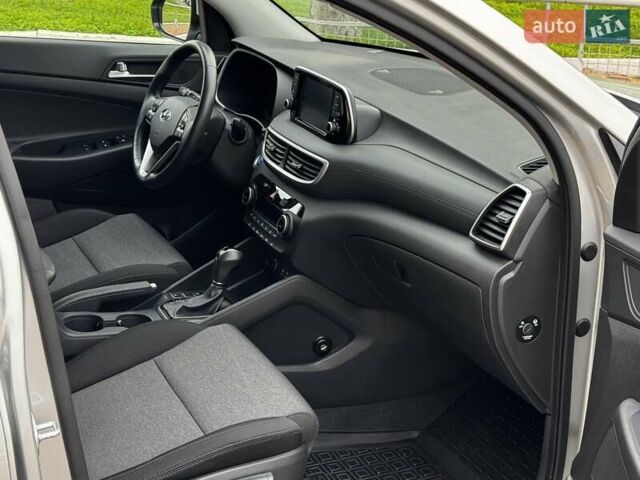 Серый Хендай Туксон, объемом двигателя 2 л и пробегом 32 тыс. км за 22800 $, фото 46 на Automoto.ua