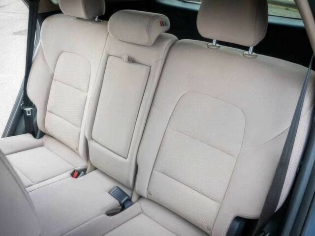 Серый Хендай Туксон, объемом двигателя 2.4 л и пробегом 33 тыс. км за 14000 $, фото 11 на Automoto.ua