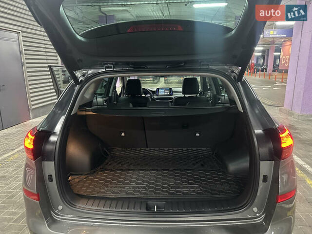 Серый Хендай Туксон, объемом двигателя 2 л и пробегом 28 тыс. км за 30200 $, фото 17 на Automoto.ua