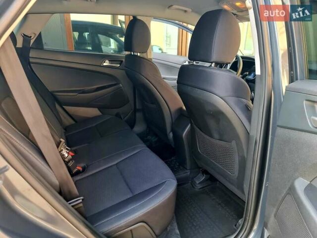 Серый Хендай Туксон, объемом двигателя 2 л и пробегом 87 тыс. км за 18600 $, фото 18 на Automoto.ua