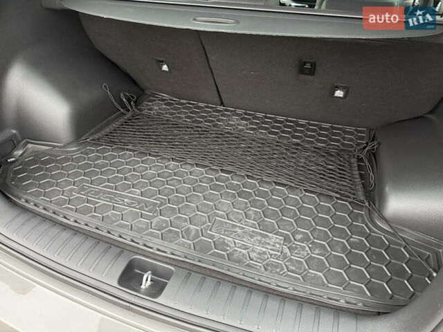 Серый Хендай Туксон, объемом двигателя 2 л и пробегом 28 тыс. км за 32800 $, фото 17 на Automoto.ua