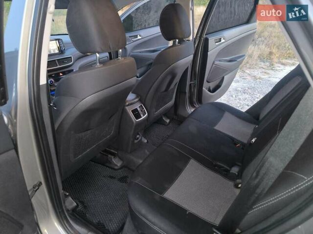 Серый Хендай Туксон, объемом двигателя 2 л и пробегом 92 тыс. км за 23500 $, фото 7 на Automoto.ua