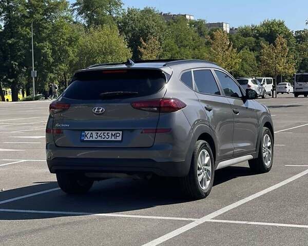 Сірий Хендай Туксон, об'ємом двигуна 2 л та пробігом 81 тис. км за 22000 $, фото 16 на Automoto.ua
