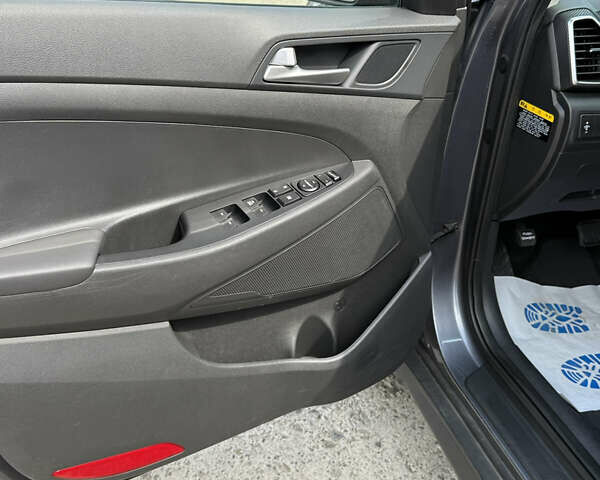 Серый Хендай Туксон, объемом двигателя 1.6 л и пробегом 124 тыс. км за 23499 $, фото 20 на Automoto.ua