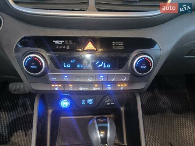 Серый Хендай Туксон, объемом двигателя 2 л и пробегом 92 тыс. км за 23500 $, фото 41 на Automoto.ua