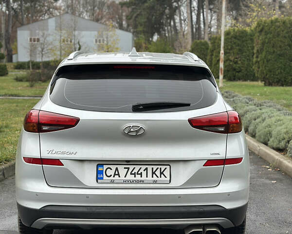 Серый Хендай Туксон, объемом двигателя 2 л и пробегом 149 тыс. км за 27500 $, фото 3 на Automoto.ua