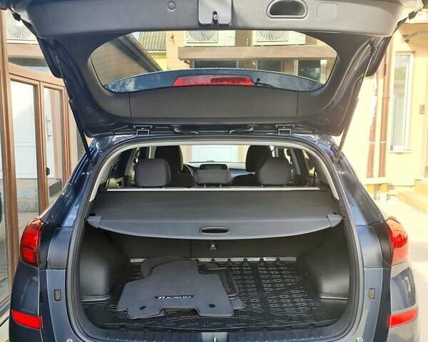 Серый Хендай Туксон, объемом двигателя 2 л и пробегом 87 тыс. км за 18600 $, фото 33 на Automoto.ua