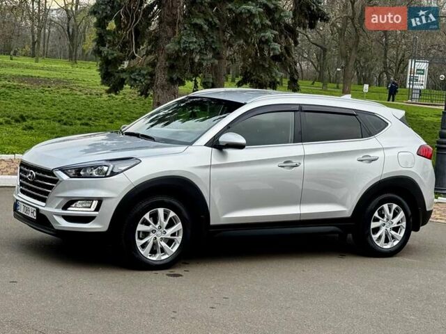 Серый Хендай Туксон, объемом двигателя 2 л и пробегом 32 тыс. км за 22800 $, фото 7 на Automoto.ua