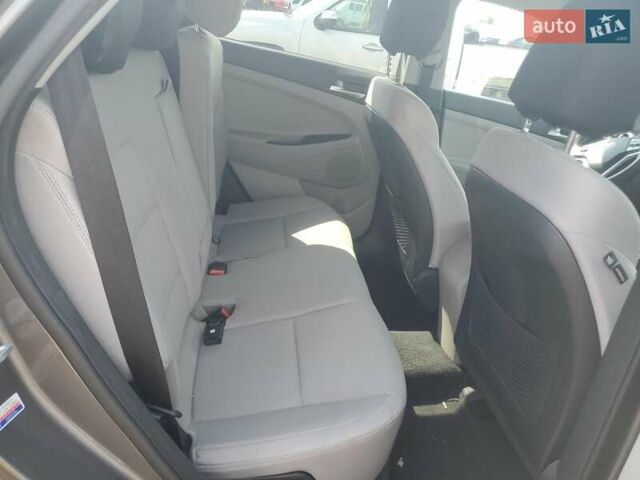 Сірий Хендай Туксон, об'ємом двигуна 0 л та пробігом 79 тис. км за 4000 $, фото 10 на Automoto.ua