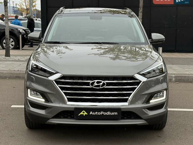 Серый Хендай Туксон, объемом двигателя 2 л и пробегом 28 тыс. км за 32800 $, фото 6 на Automoto.ua