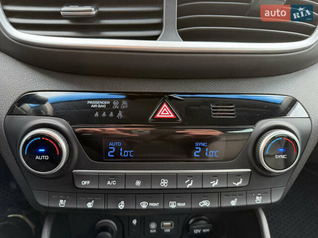 Серый Хендай Туксон, объемом двигателя 2 л и пробегом 99 тыс. км за 24500 $, фото 23 на Automoto.ua