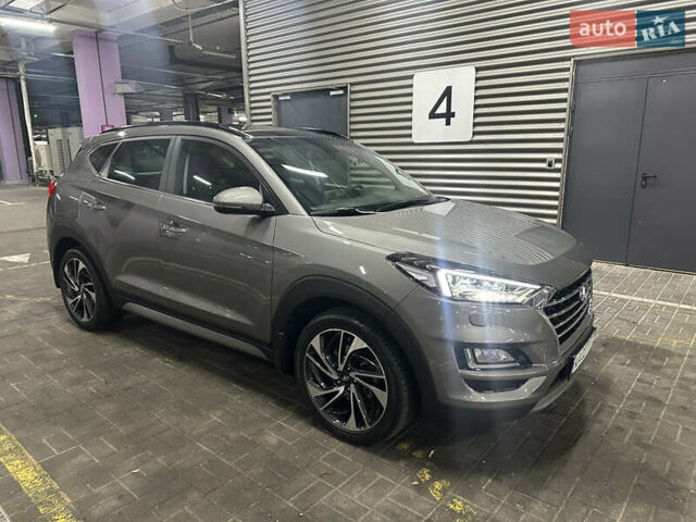 Серый Хендай Туксон, объемом двигателя 2 л и пробегом 28 тыс. км за 30200 $, фото 1 на Automoto.ua