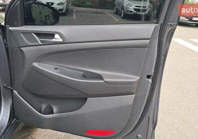 Серый Хендай Туксон, объемом двигателя 2 л и пробегом 135 тыс. км за 24500 $, фото 18 на Automoto.ua