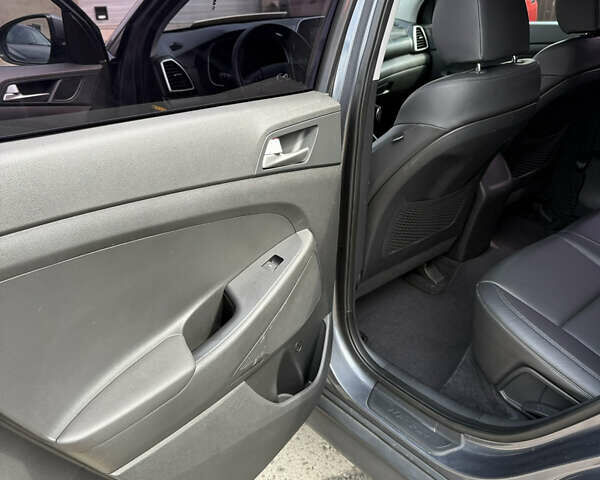 Серый Хендай Туксон, объемом двигателя 1.6 л и пробегом 124 тыс. км за 23499 $, фото 25 на Automoto.ua