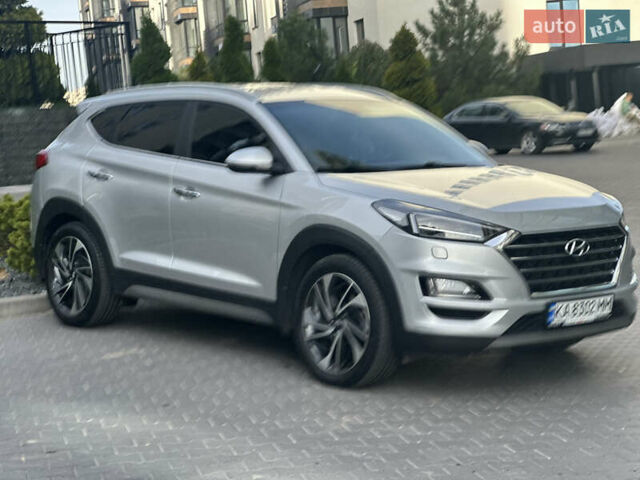 Сірий Хендай Туксон, об'ємом двигуна 2 л та пробігом 176 тис. км за 22999 $, фото 2 на Automoto.ua