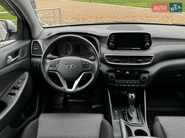Серый Хендай Туксон, объемом двигателя 2 л и пробегом 32 тыс. км за 22800 $, фото 47 на Automoto.ua