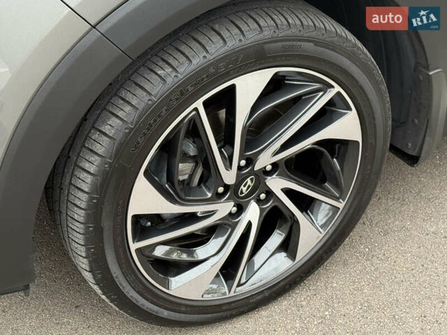 Серый Хендай Туксон, объемом двигателя 2 л и пробегом 28 тыс. км за 32800 $, фото 9 на Automoto.ua