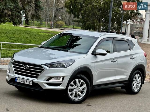 Серый Хендай Туксон, объемом двигателя 2 л и пробегом 32 тыс. км за 22800 $, фото 4 на Automoto.ua