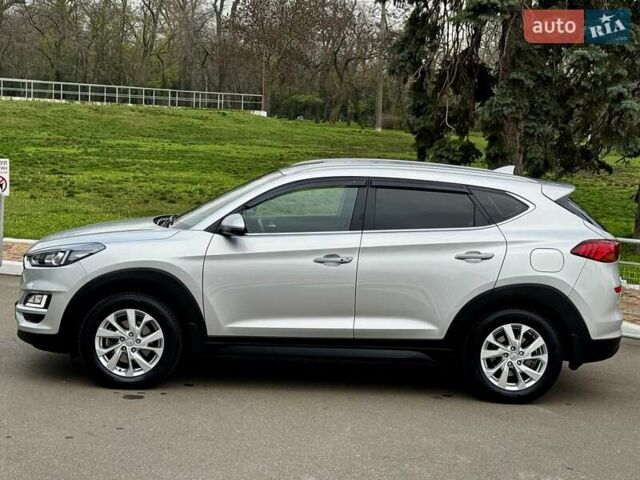 Серый Хендай Туксон, объемом двигателя 2 л и пробегом 32 тыс. км за 22800 $, фото 6 на Automoto.ua