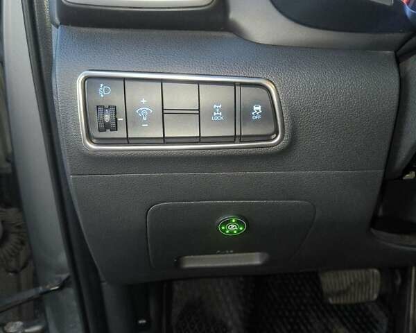 Серый Хендай Туксон, объемом двигателя 2 л и пробегом 92 тыс. км за 23500 $, фото 13 на Automoto.ua