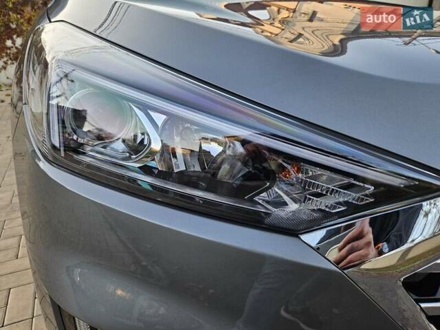 Серый Хендай Туксон, объемом двигателя 2 л и пробегом 21 тыс. км за 22500 $, фото 19 на Automoto.ua