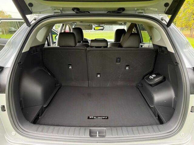 Серый Хендай Туксон, объемом двигателя 2.4 л и пробегом 39 тыс. км за 9500 $, фото 14 на Automoto.ua