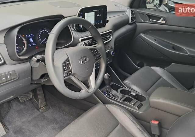 Серый Хендай Туксон, объемом двигателя 2 л и пробегом 135 тыс. км за 24500 $, фото 6 на Automoto.ua