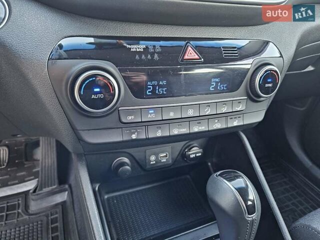 Серый Хендай Туксон, объемом двигателя 2 л и пробегом 21 тыс. км за 22500 $, фото 38 на Automoto.ua