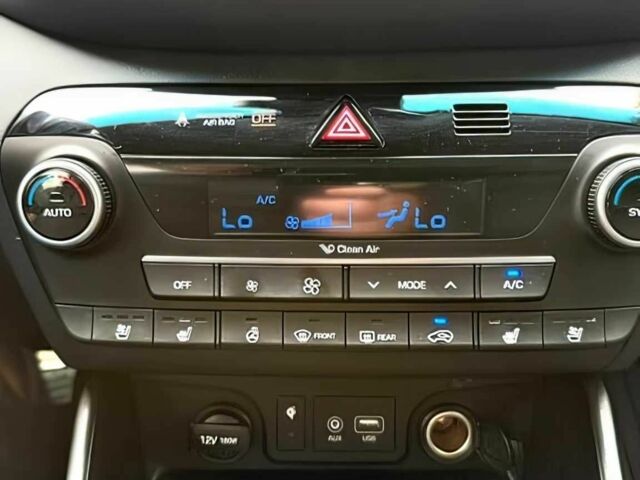 Серый Хендай Туксон, объемом двигателя 2.4 л и пробегом 39 тыс. км за 9500 $, фото 10 на Automoto.ua