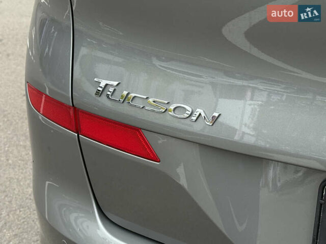 Серый Хендай Туксон, объемом двигателя 2 л и пробегом 28 тыс. км за 32800 $, фото 15 на Automoto.ua
