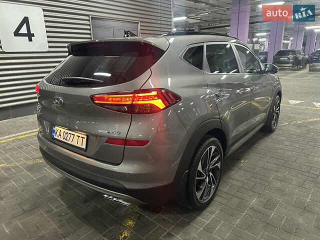 Серый Хендай Туксон, объемом двигателя 2 л и пробегом 28 тыс. км за 30200 $, фото 5 на Automoto.ua