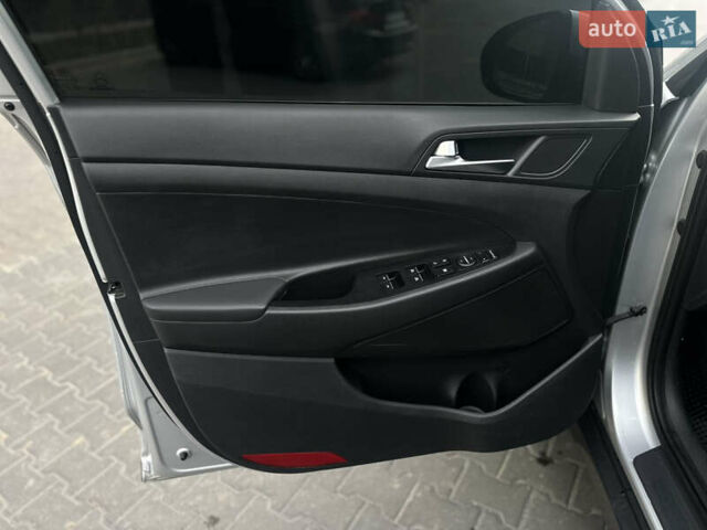 Сірий Хендай Туксон, об'ємом двигуна 2 л та пробігом 176 тис. км за 22999 $, фото 26 на Automoto.ua