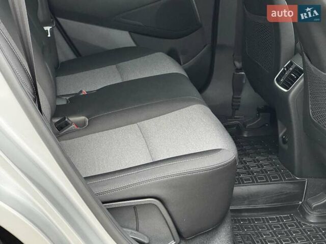 Серый Хендай Туксон, объемом двигателя 2 л и пробегом 32 тыс. км за 22800 $, фото 36 на Automoto.ua