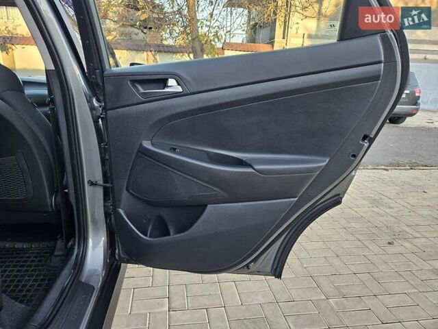 Серый Хендай Туксон, объемом двигателя 2 л и пробегом 21 тыс. км за 22500 $, фото 46 на Automoto.ua