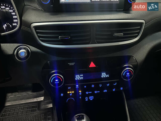 Серый Хендай Туксон, объемом двигателя 2 л и пробегом 28 тыс. км за 30200 $, фото 7 на Automoto.ua