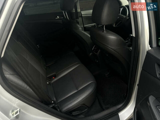 Сірий Хендай Туксон, об'ємом двигуна 2 л та пробігом 176 тис. км за 22999 $, фото 31 на Automoto.ua