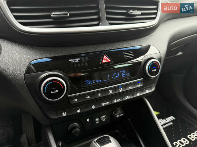 Серый Хендай Туксон, объемом двигателя 2 л и пробегом 28 тыс. км за 32800 $, фото 40 на Automoto.ua