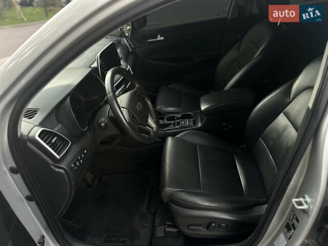 Сірий Хендай Туксон, об'ємом двигуна 2 л та пробігом 176 тис. км за 22999 $, фото 25 на Automoto.ua